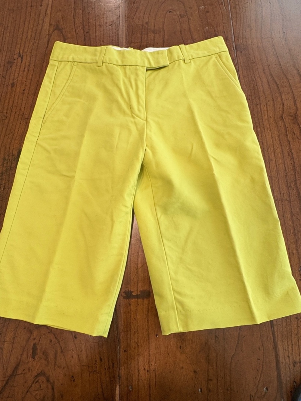 Alfred Sung Pure Tailored Bermuda Shorts Chartreuse Neon Lime Green Size 4